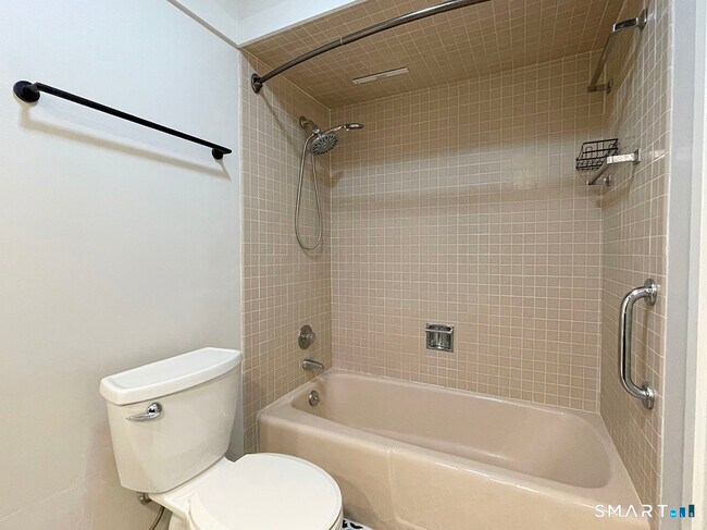 Building Photo - 445 Heritage Vlg