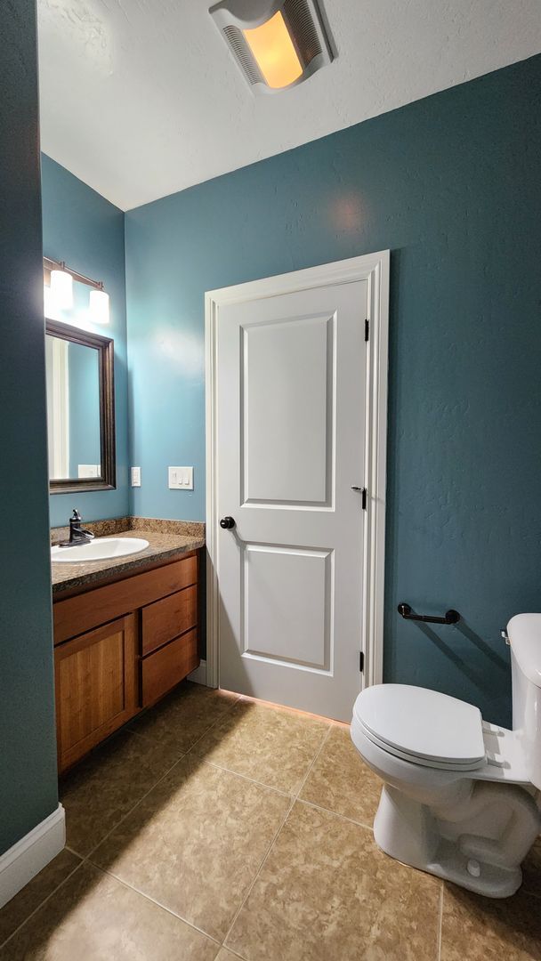 Building Photo - Elegant Stephens Pointe Condominiums