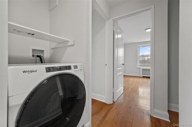 Building Photo - 730 Pelham Rd