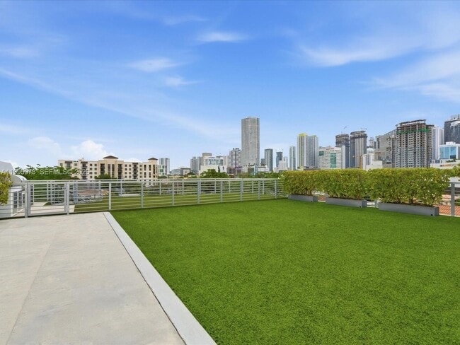 Building Photo - 529 SW 11th St