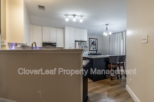Building Photo - 4112 Cherry Tree Dr