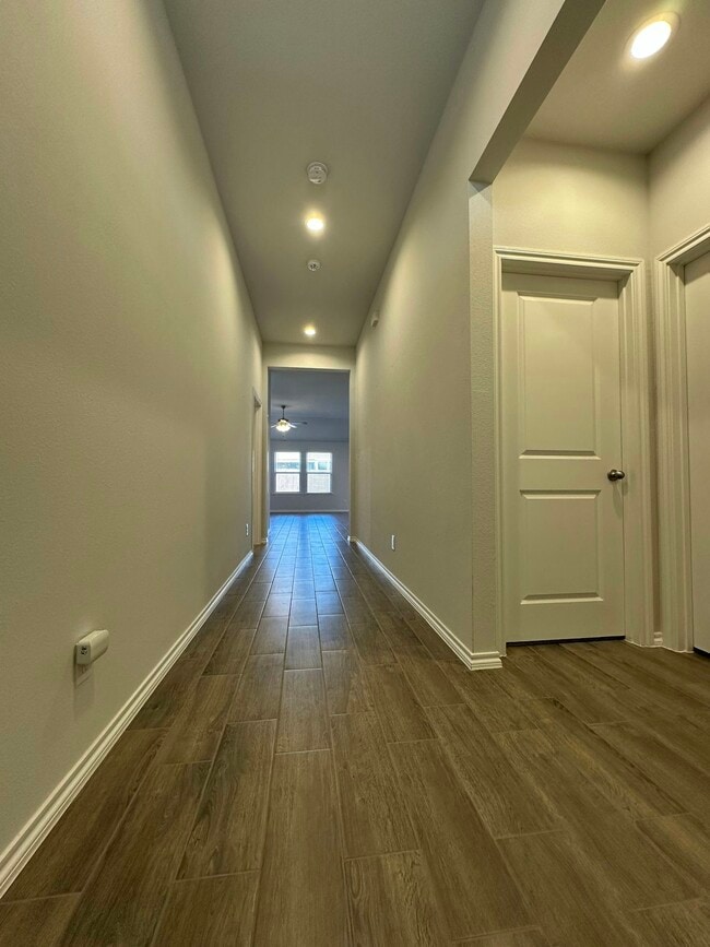 Building Photo - 3404 Tahiti