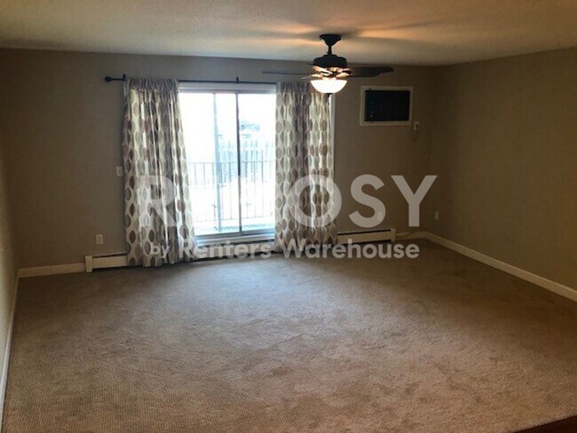 Building Photo - Very Nice 2BD/2BA Condo In Roseville!!!