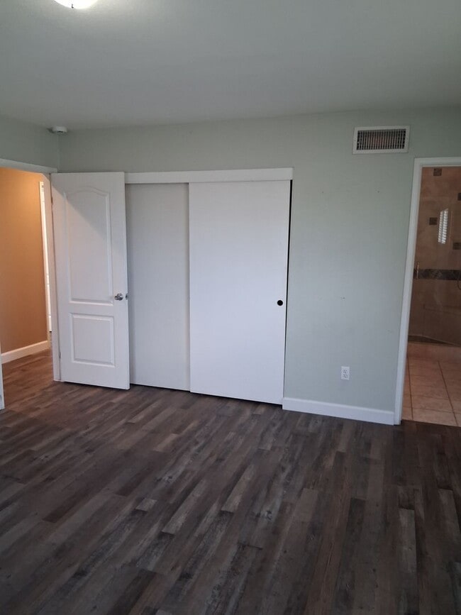 Building Photo - 5939 Petite Ct