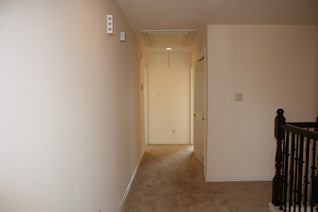 Building Photo - 2046 Palm Forest Ln