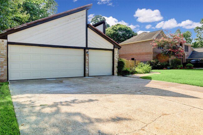 Building Photo - 20019 Legend Oak Dr