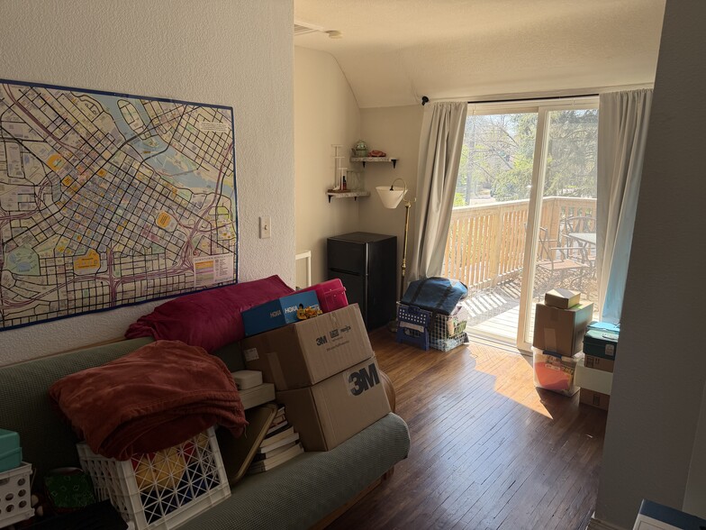 Upstairs Living Room (current tenant) - 625 Wheelock Pky W