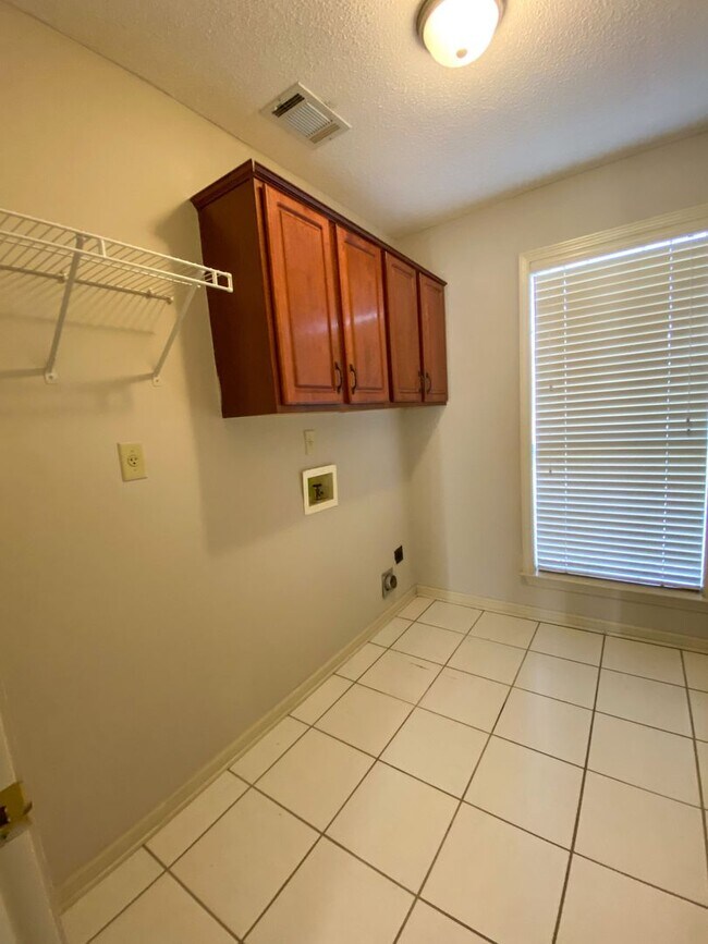 Building Photo - 8294 Floral Spring Dr