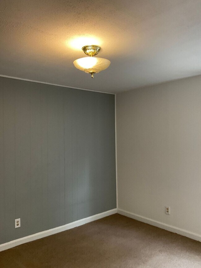 Building Photo - Available Now!!! Spacious Four bedroom home in Gastonia.