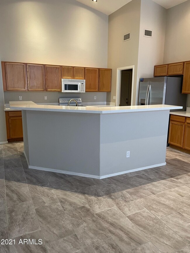 Building Photo - 6757 W Avenida Del Rey
