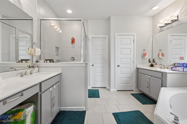 Building Photo - 18619 Greenwood Mdw Trl