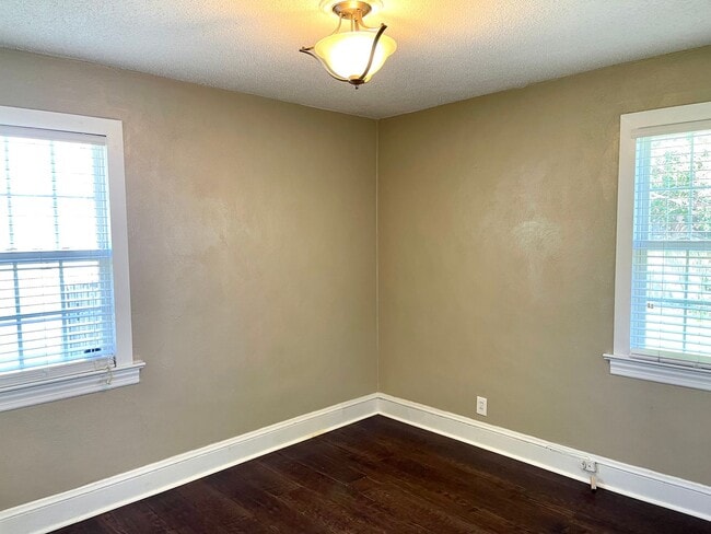 Building Photo - Stunning 3-bedroom single family home in N...