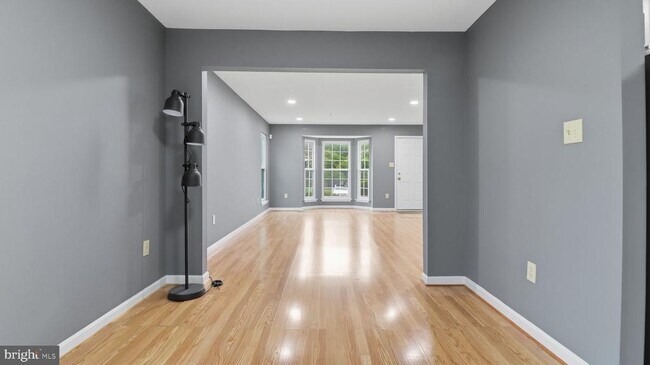 Building Photo - 2628 Deer Ridge Dr