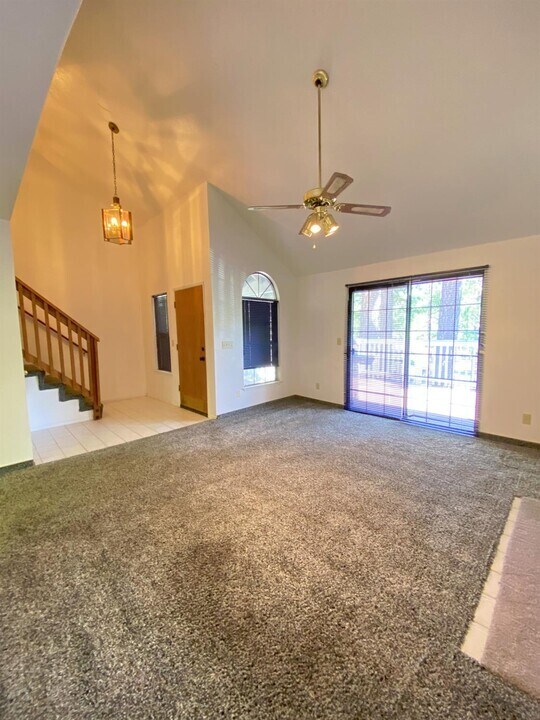 Living Room Entry - 40506 Saddleback Rd