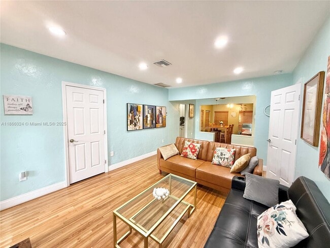 Building Photo - 1509 N 17th Ave