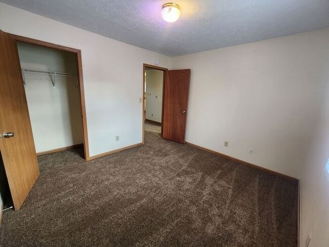 Building Photo - Updated 2 Bedroom Duplex on North Side