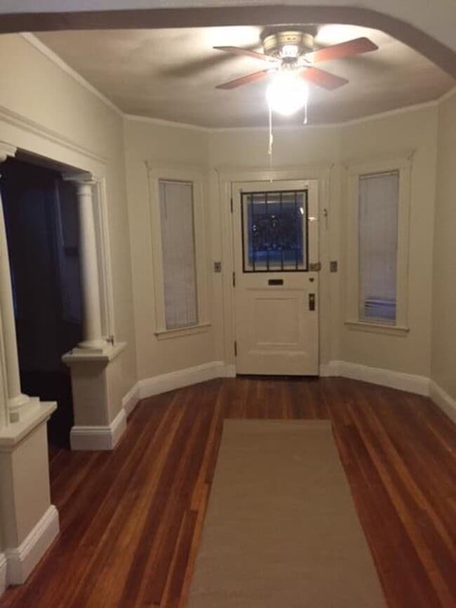 Building Photo - Gorgeous, Spacious Victorian-style Apt w/ ...
