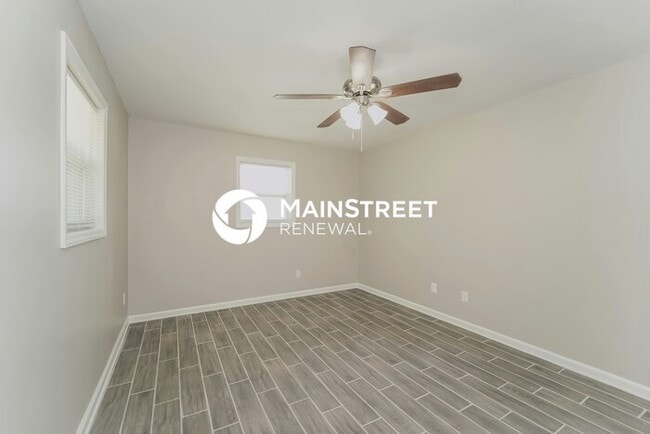 Building Photo - 3 Bedroom Pet-Friendly Home in Charlotte, NC with Main Street Renewal