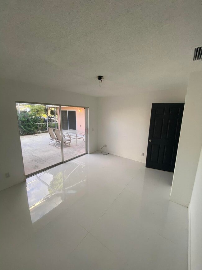 Building Photo - 2102 Appleton Ct