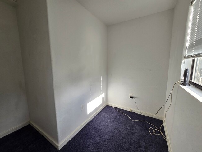 Building Photo - Rarely Available 3 bed/ 2 bath in Hidden River in Myakka