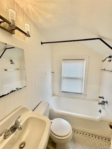 Building Photo - 15030 Rossini Dr