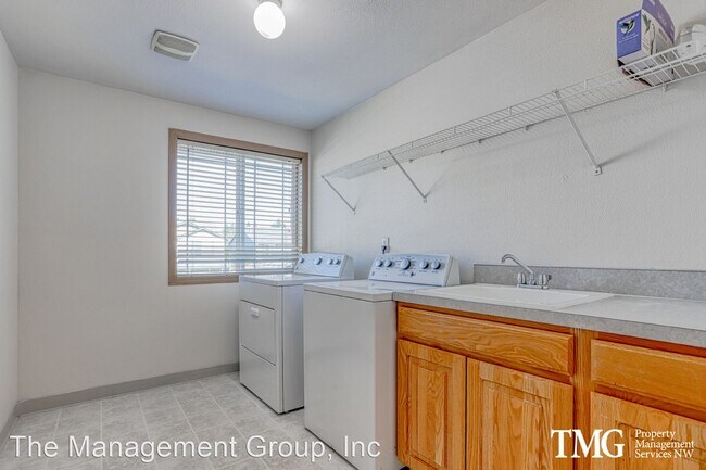 Building Photo - 5 br, 2.5 bath House - 8619 NE 90th Ave