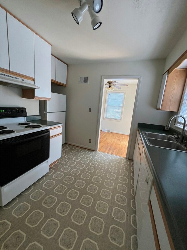 Building Photo - 4547 Mercier St