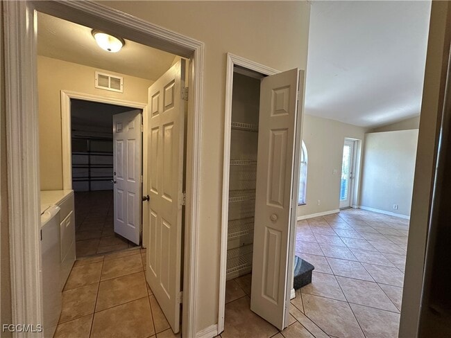 Building Photo - 8069 Anhinga Rd