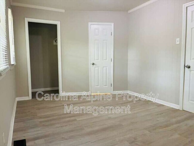 Building Photo - 102 Plum Tree Ln