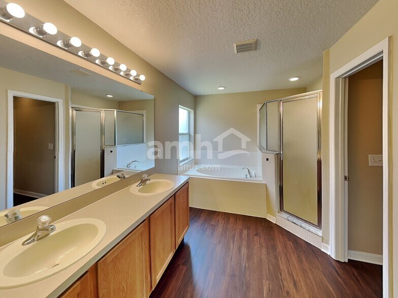 Building Photo - 3045 Rob Way