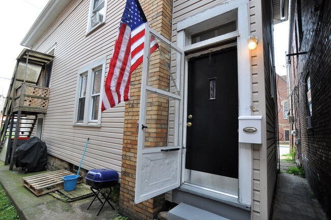 Building Photo - NO APPLICATION FEE!! Completely Renovated ...
