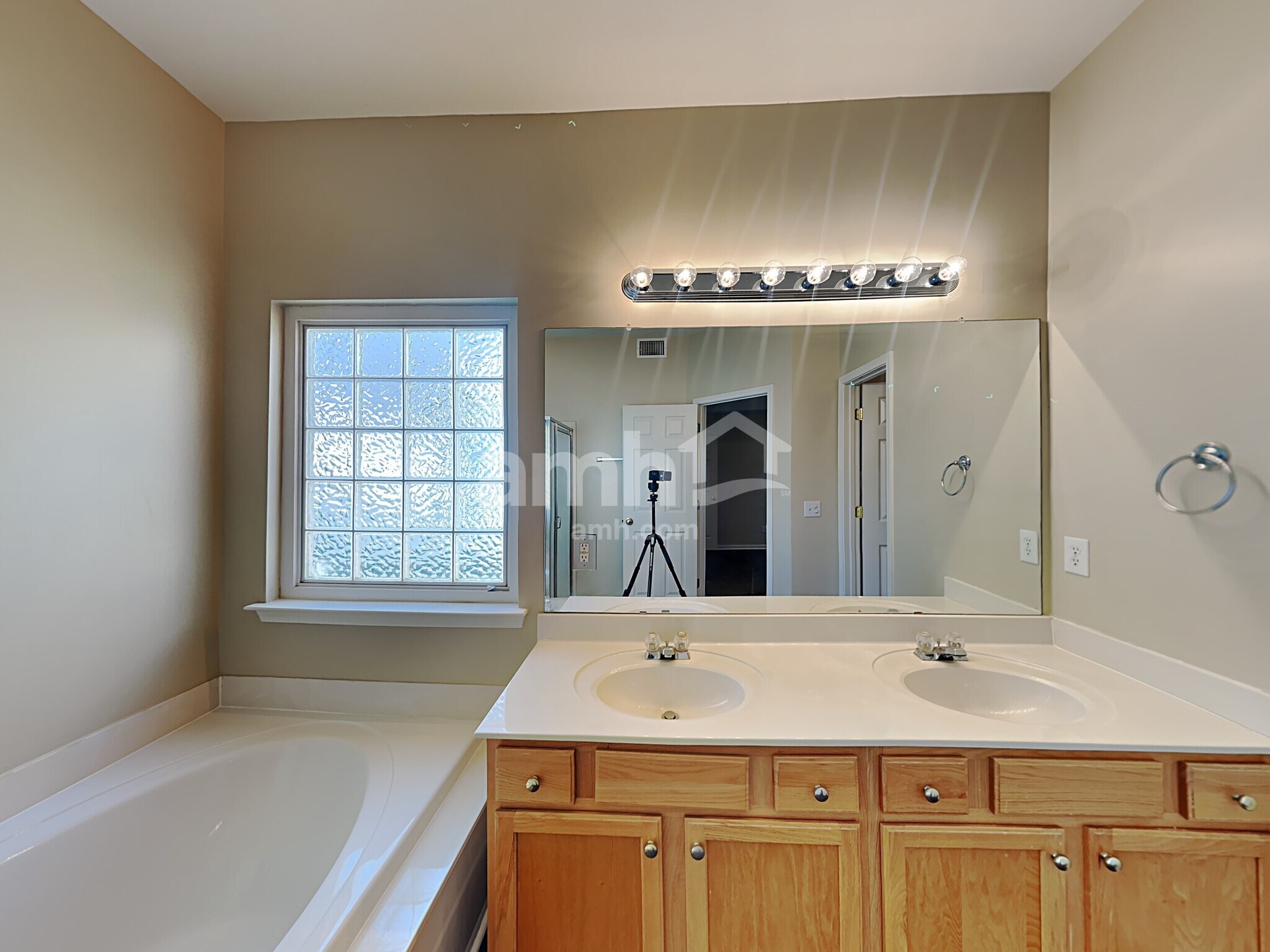 Building Photo - 9725 Autumn Applause Dr