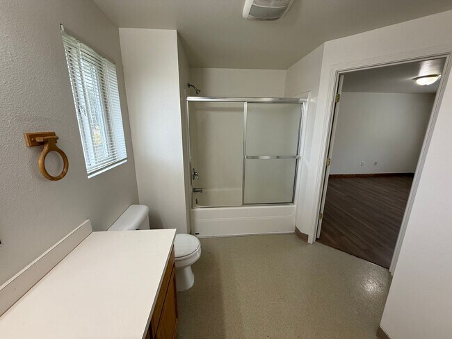 Building Photo - 1/2 Off 2nd Month's Rent