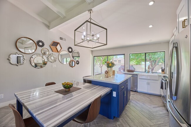 Building Photo - Fully Furnished Villa in Gated Paradise Va...