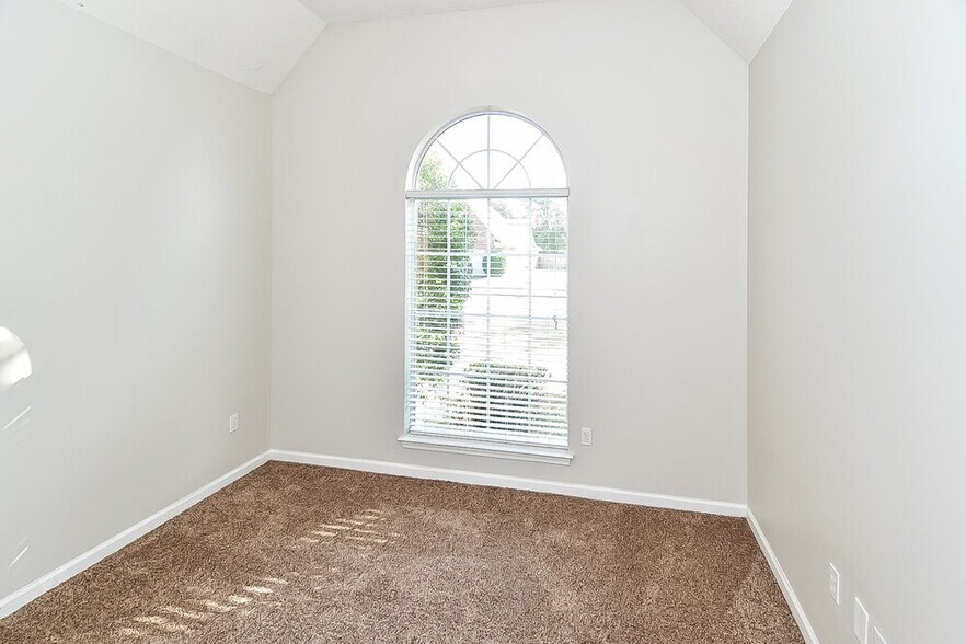 Building Photo - 5651 Carter Dr