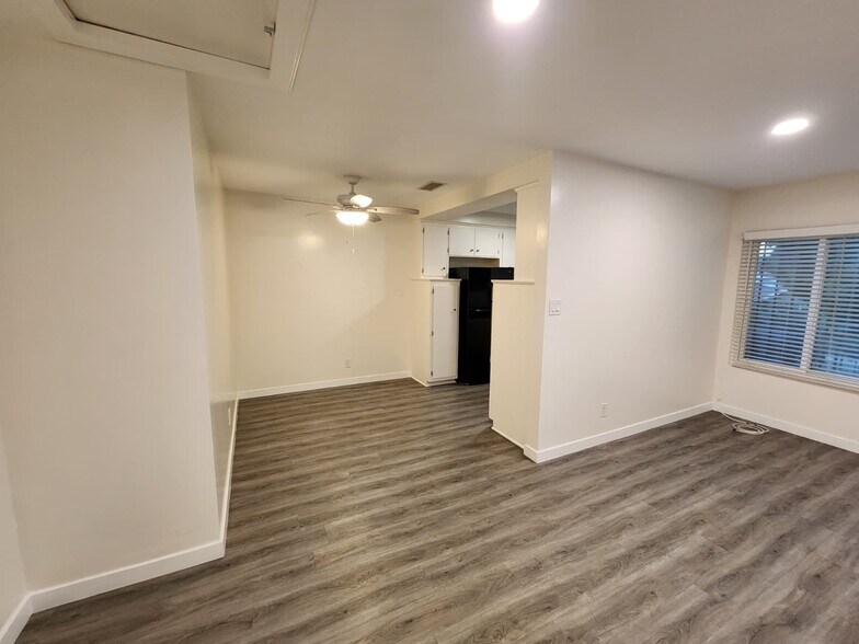 Building Photo - 701 S Osage Ave