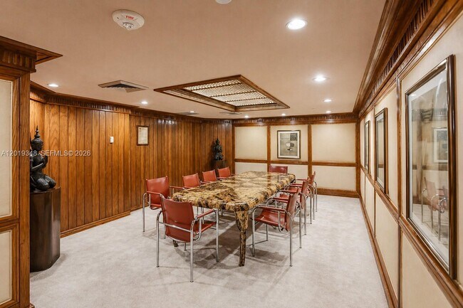 Building Photo - 520 Brickell Key Dr