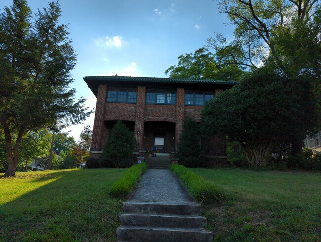 Building Photo - 1 Clearview Ave
