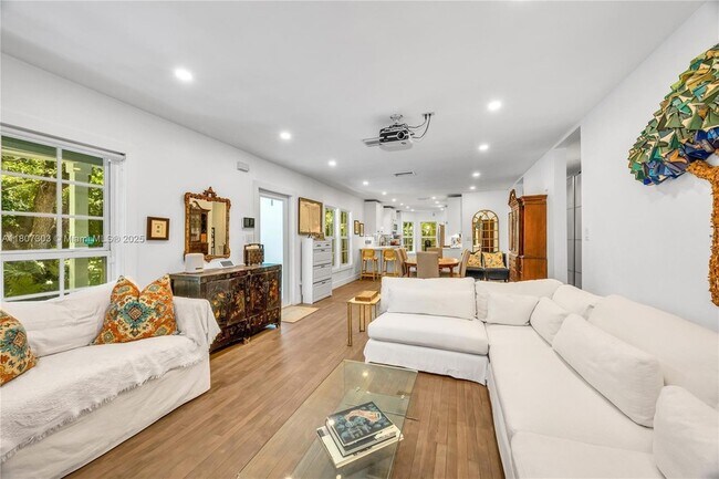 Building Photo - 5023 SW 59th Ave