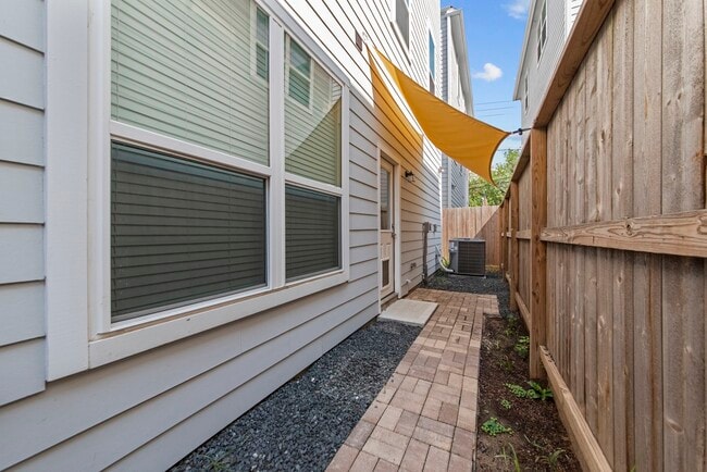 Building Photo - 623 Link Rd