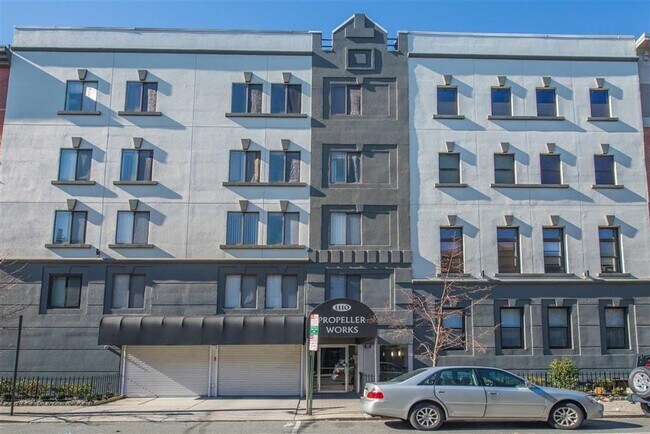Building Photo - 1110 Clinton St