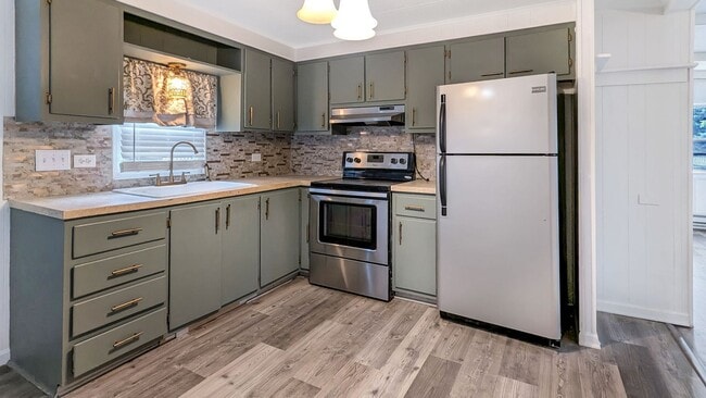 Building Photo - 3 bedroom (Entire House) in the Solitude Village section of High Bridge