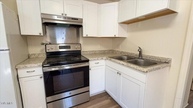 Building Photo - 241 Parker St