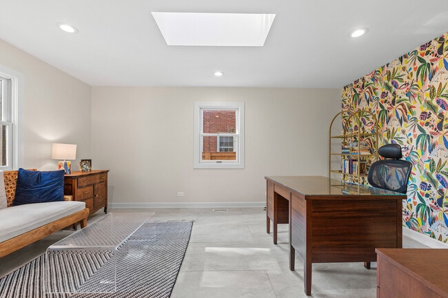 Building Photo - 9526 Lawndale Ave