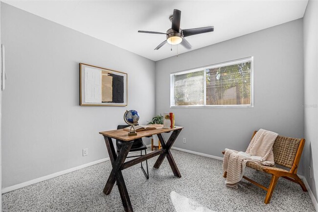 Building Photo - 4925 Camellia Way S