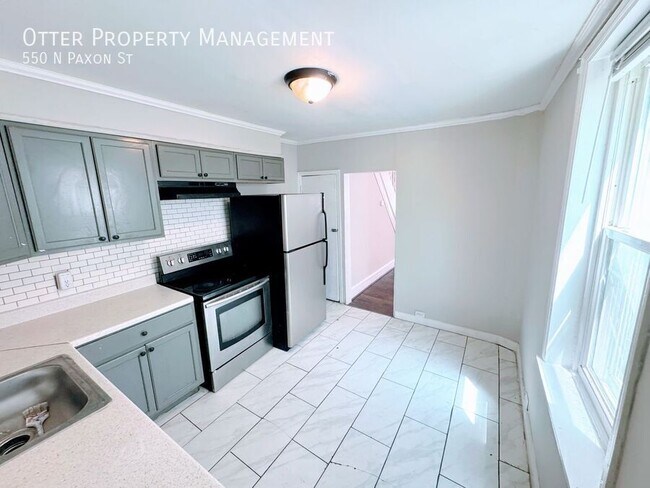 Building Photo - 550 N Paxon St