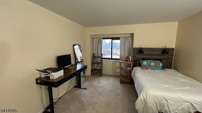 Building Photo - 606 Robin Rd