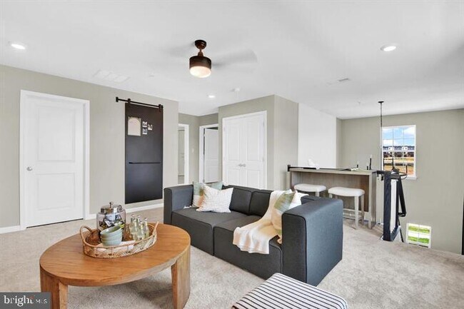 Building Photo - 491 Hanson St