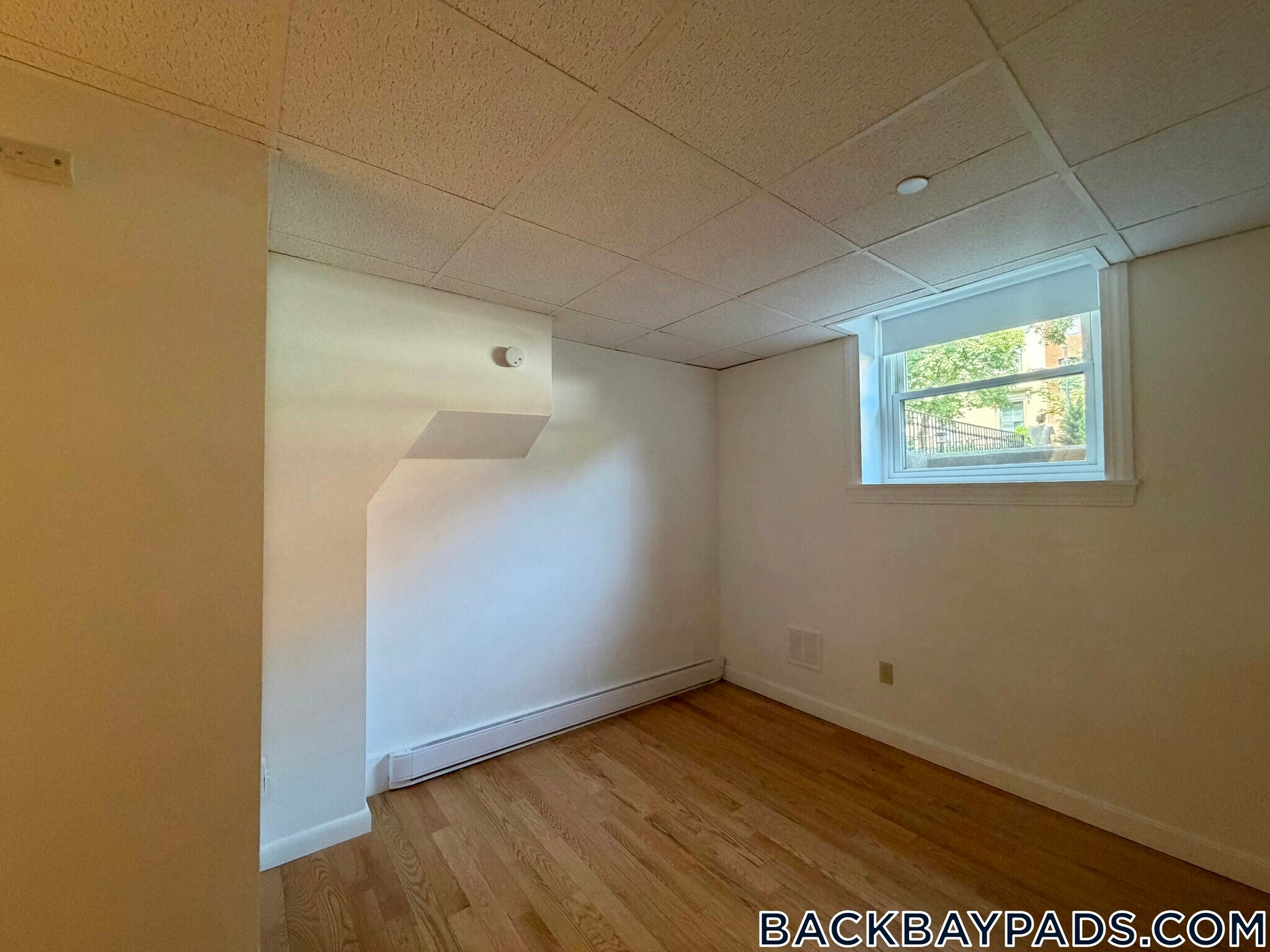 Building Photo - 405 Beacon St