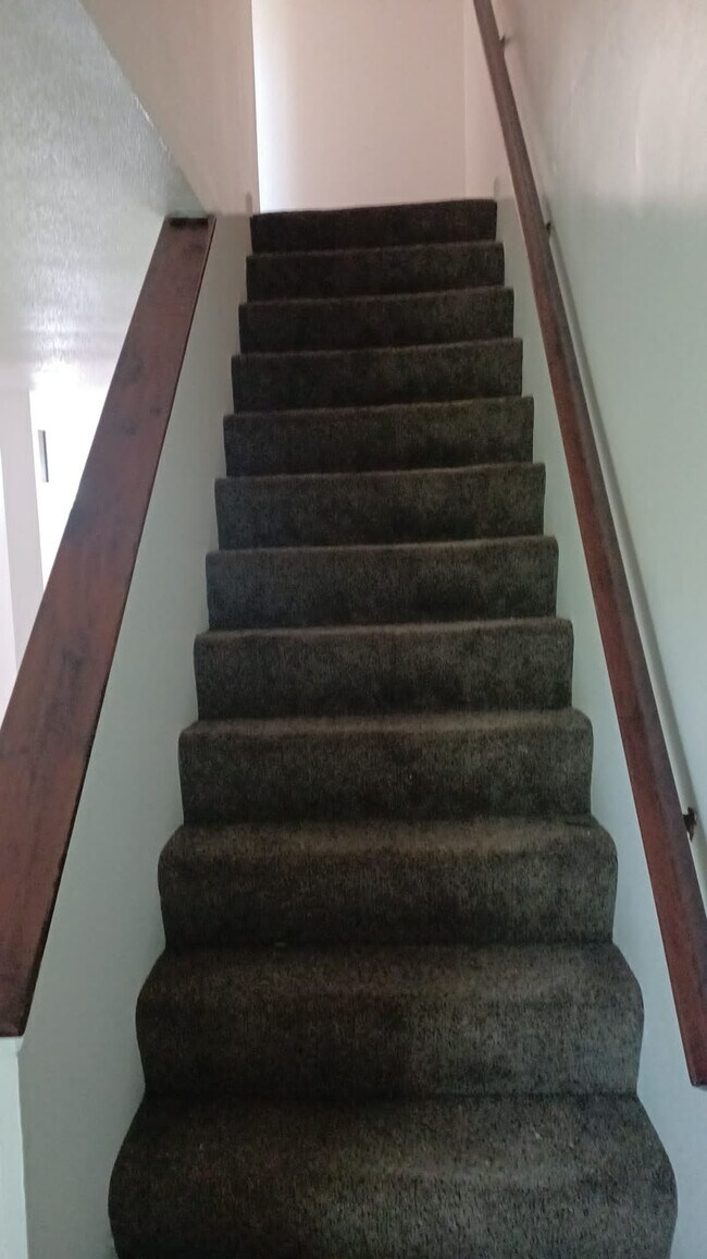 Building Photo - 82 Glen Eagle Dr